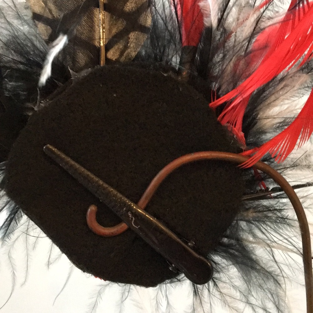 Fascinator-dramatic movement of ostrich feathers! - Picture 6 of 7